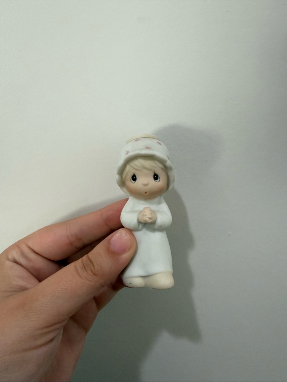 PRECIOUS MOMENTS Oh worship the Lord 1984 — White Porcelain Praying Figurine